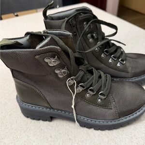 Cliffs by WHITE MOUNTAIN Olive Ankle Boots